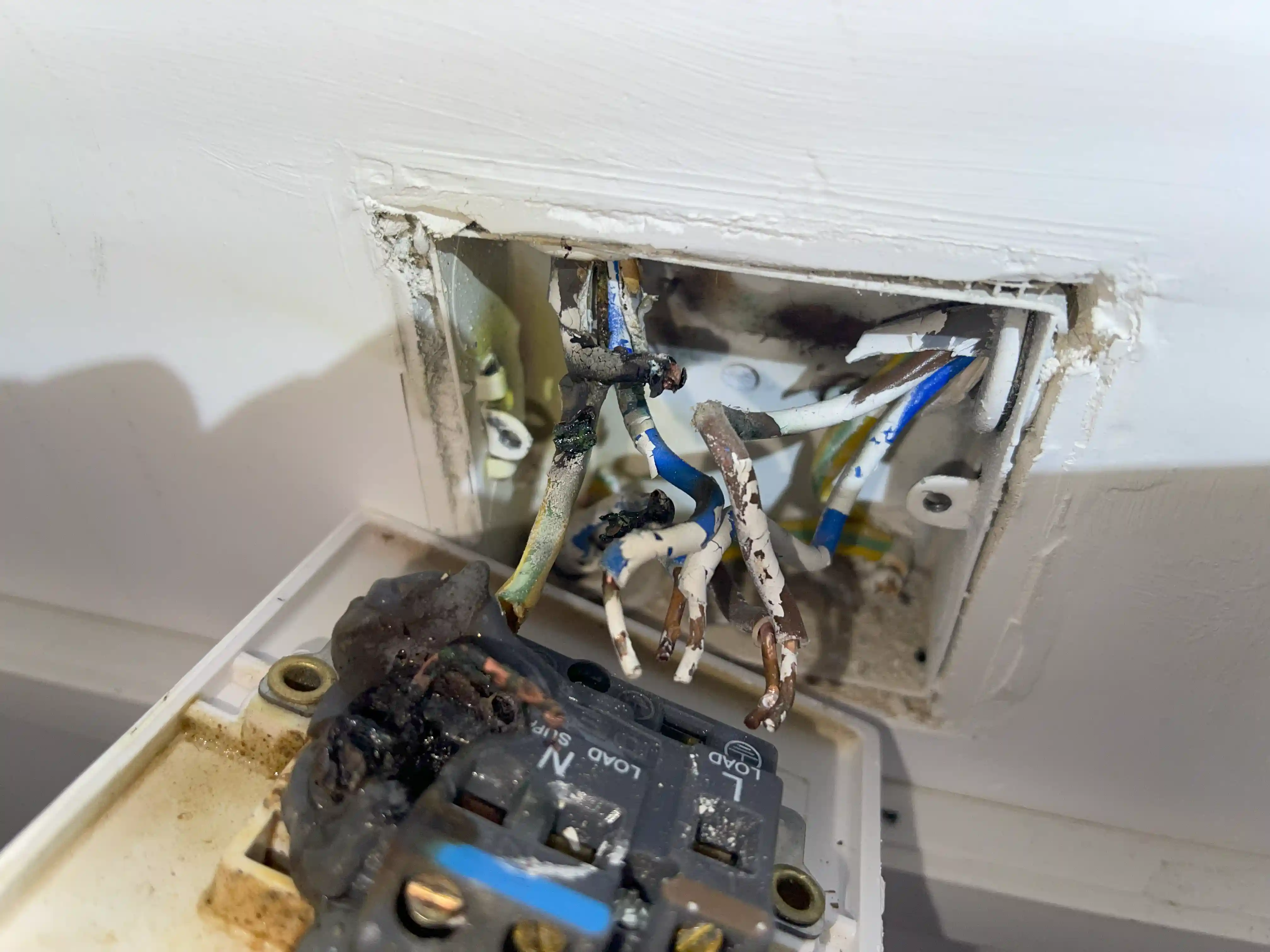 Emergency Electrician 24 hour Sutton